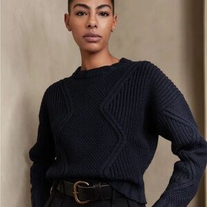 Small Banana Republic Navy Tavati Geometric
Chunky Cropped Sweater (ABBA)